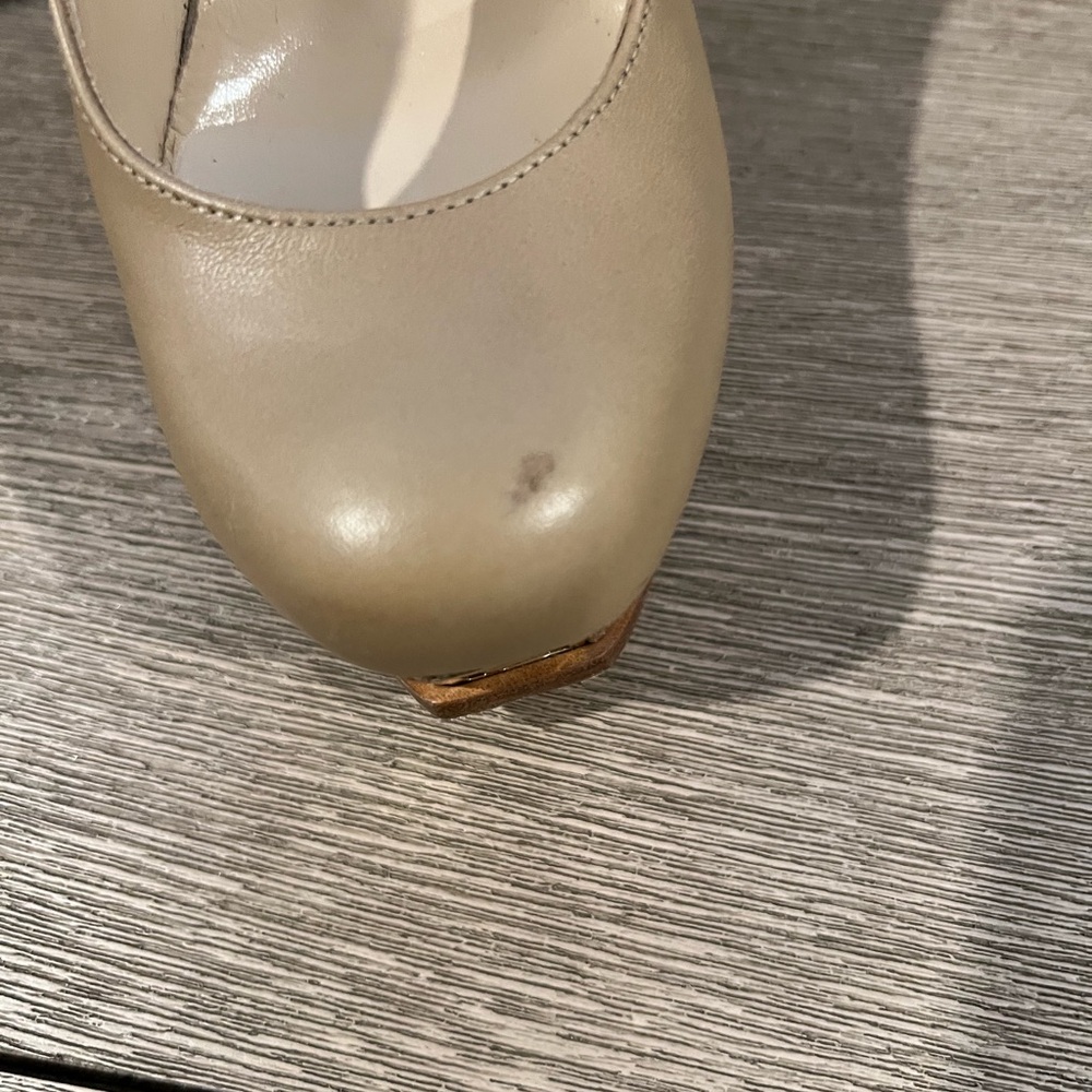 Fendi Nappa Women's Beige Leather Heels - Picture 13 of 14